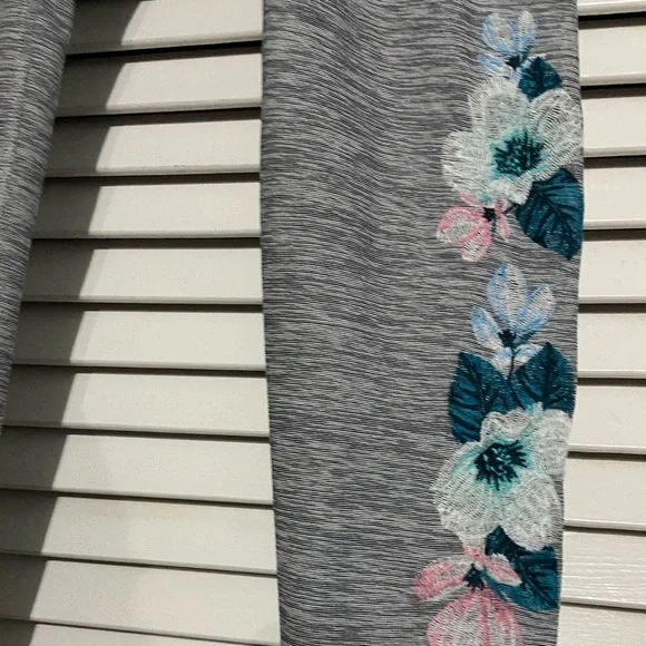 Victoria's Secret PINK Ultimate Gray Leggings - Picture 7 of 8